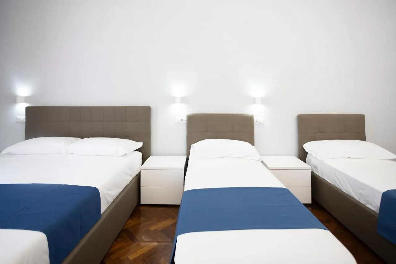 Couette-café La Chambre Duomo Naples Italie