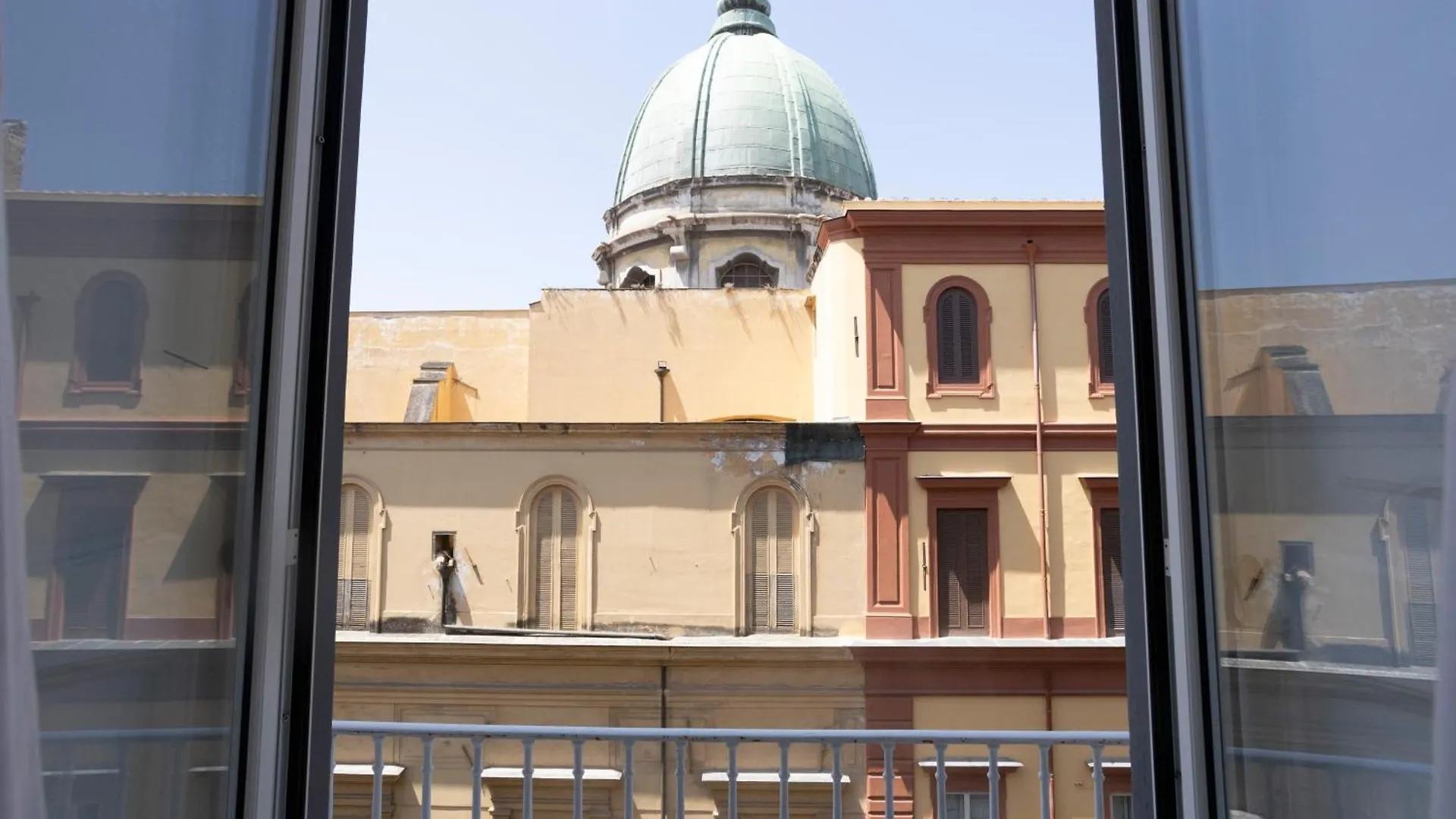 La Chambre Duomo Naples Couette-café