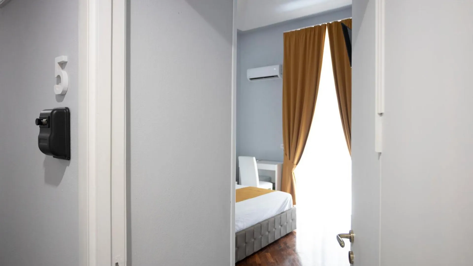 La Chambre Duomo Naples 0*,